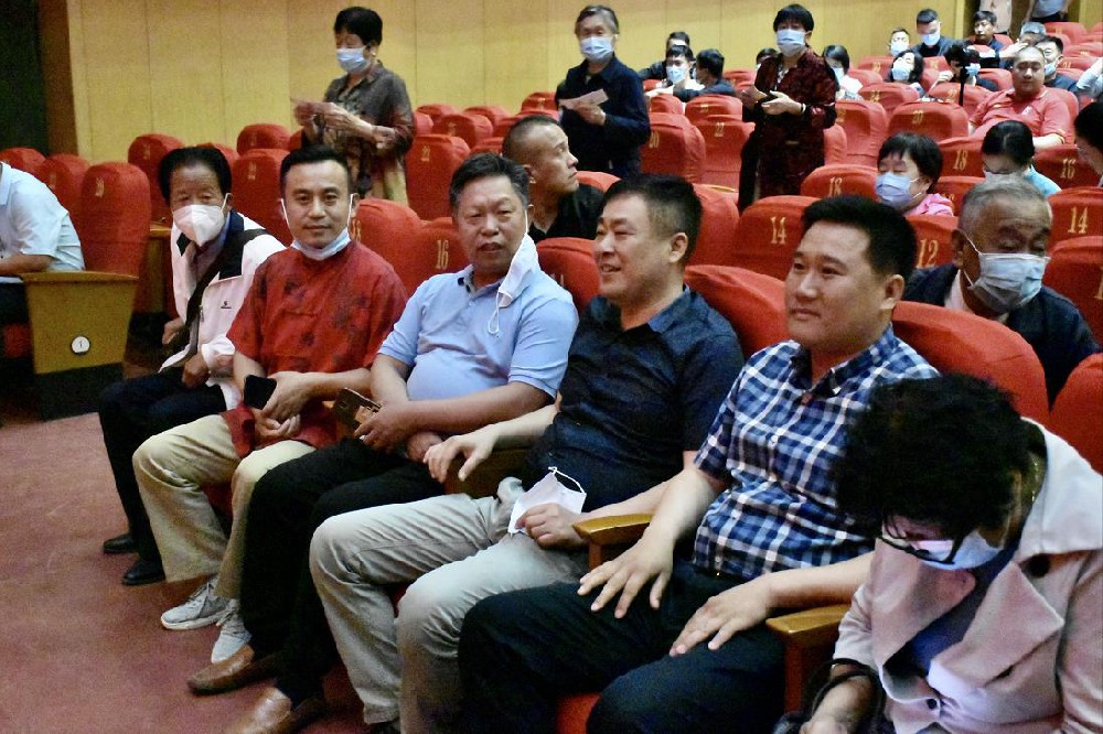 市吕党支部党史学习教育，观看三部革命题材小戏展演