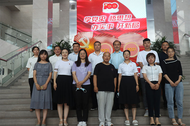 滨州市吕参观“初心照耀未来—滨州市庆祝中国共产党成立100周年主题档案文献展